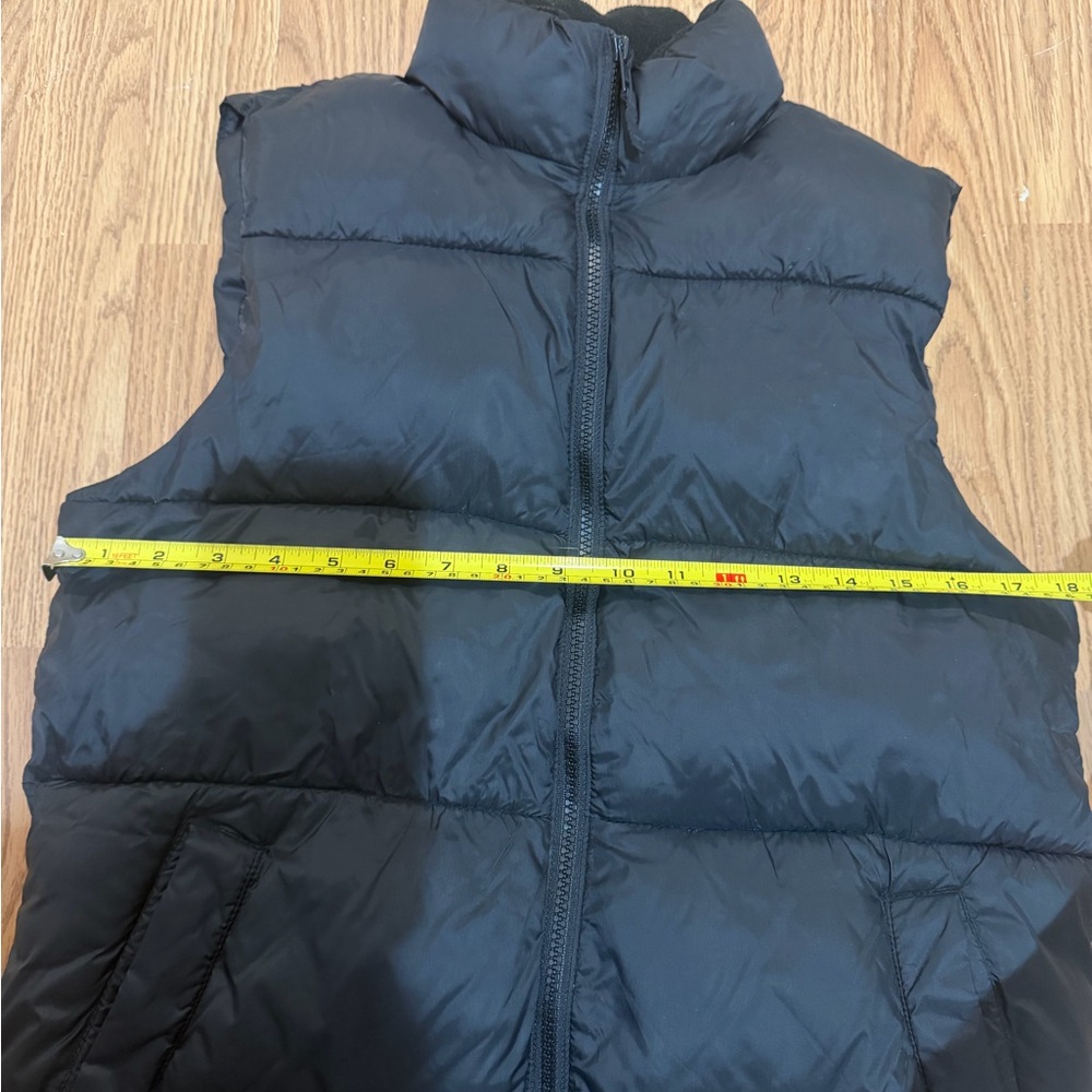 Old Navy Black Puffer Vest - Picture 7 of 8
